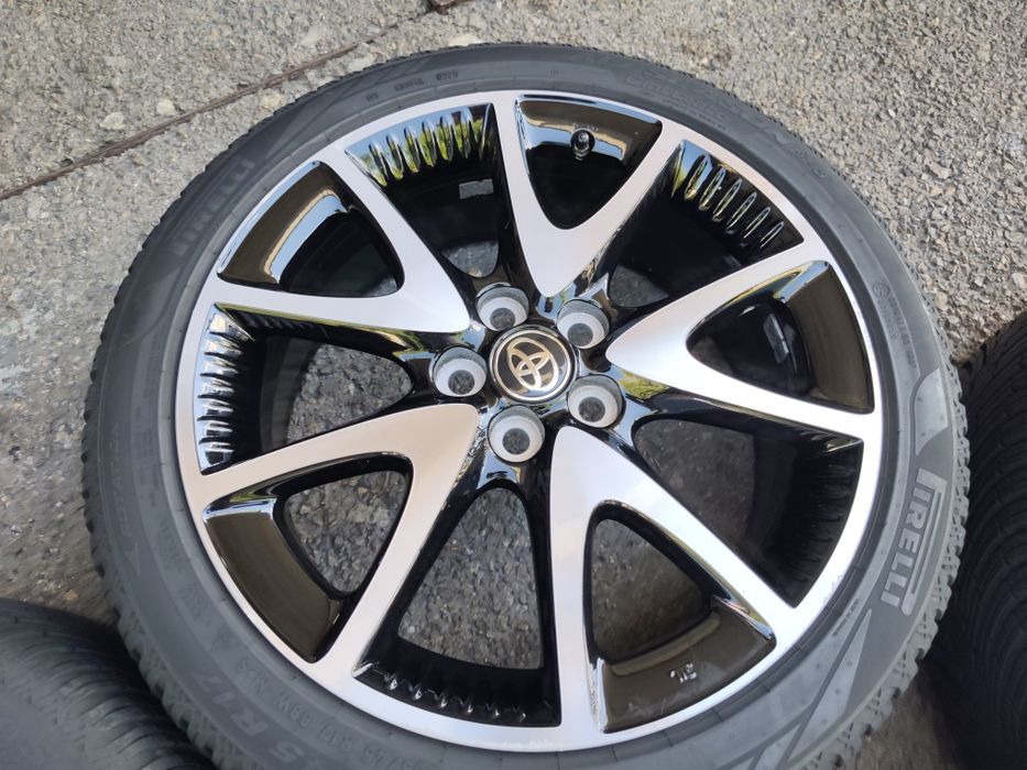 17" оригинални алуминиеви джанти за Toyota Yaris hybrid.