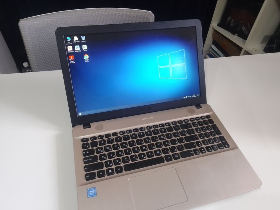 Ноутбук полный комплект в отл сост