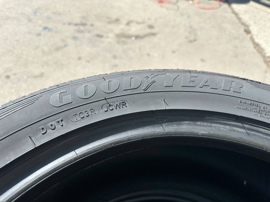 215/55/17 Goodyear balon
