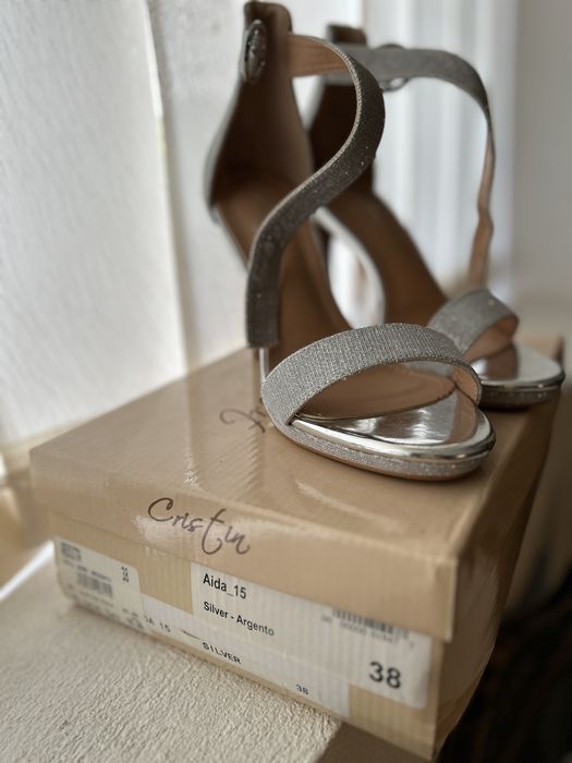 Vand sandale elegante