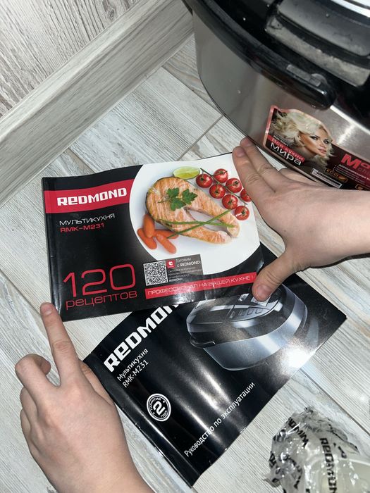 МУЛЬТИВАРКА REDMOND RMC-M231 (чёрно-серебристая).