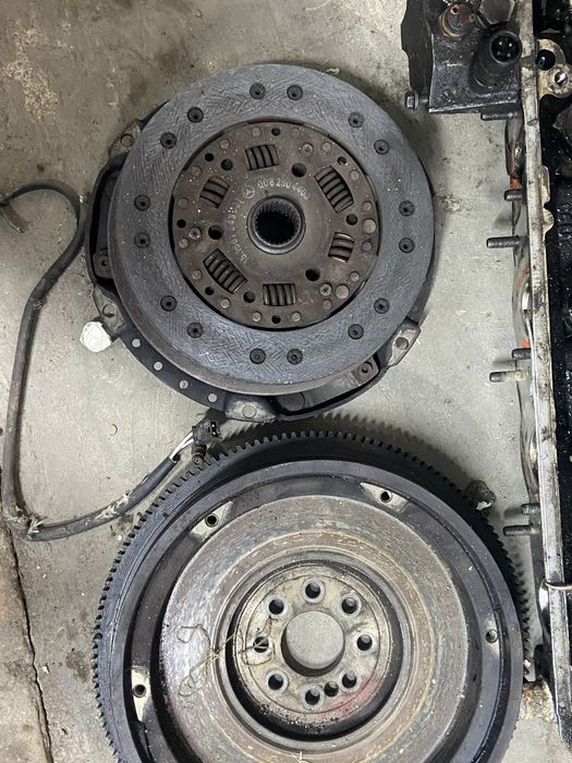 Продам запчасти на мерседес