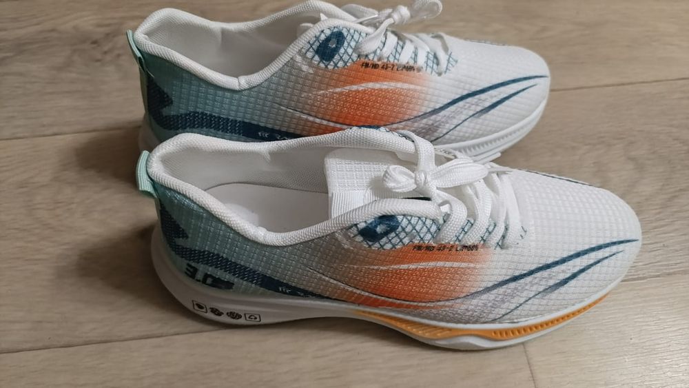 Кроссовки для зала