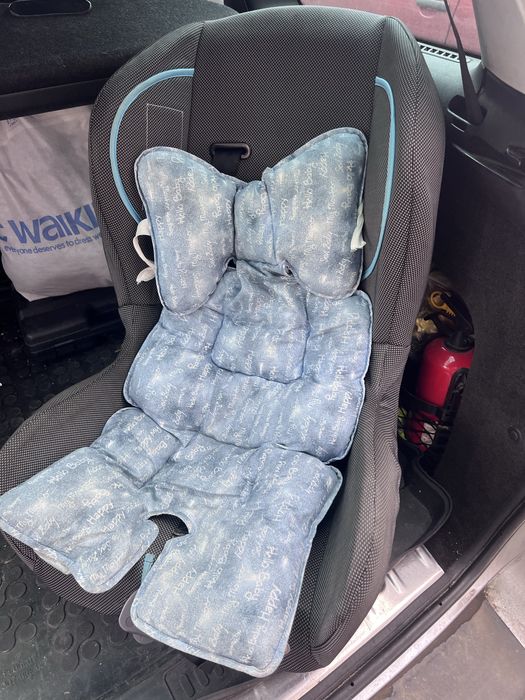 Подарявам детско столче за кола