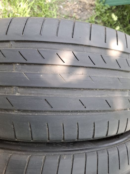 Продавам 2 броя Летни гуми 235/40/19 -96Y* ДОТ 4519*4,5 мм грайфер