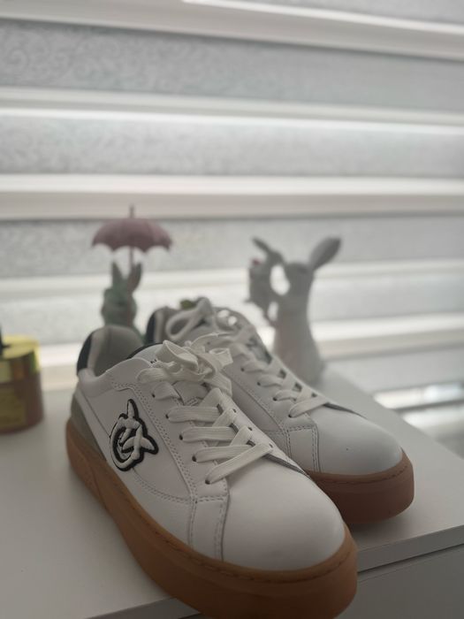 Pinko Оргинални спортни обувки само пробвани.