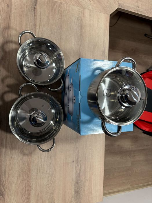 Комплект от 3 тенджери с 5 слойно капсуловано дъно