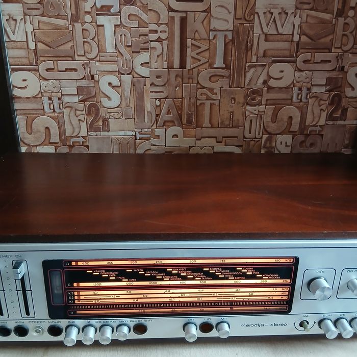 Продам усилитель мелодия .