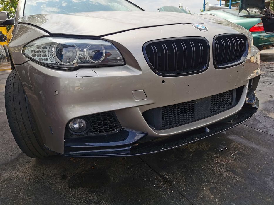 Dezmembrez bmw 530 f10/interior maro/m-pachet/jante M/far bixenon/