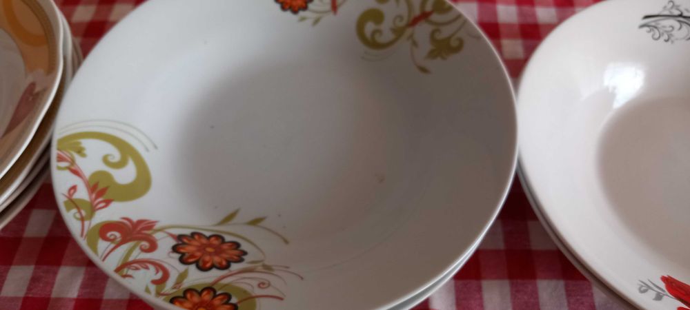 Порцеланови чинии