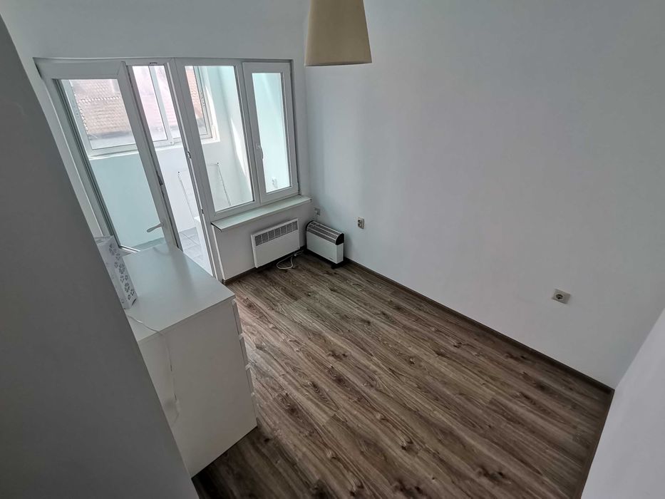 Дава се под наем Двустаен апартамент в Бургас, Възраждане - 55 кв.м за 357 € - Снимка #3