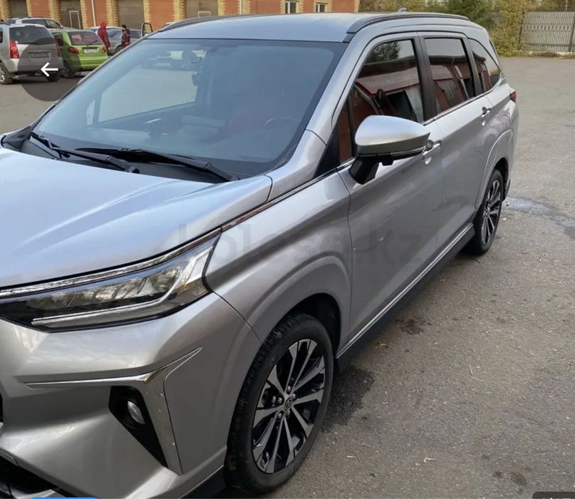 Автомашина Toyota veloz.