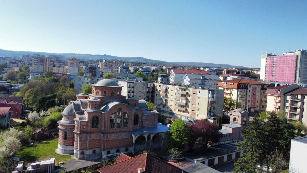 P.F. vind TEREN   1770 mp in cartierul Zorilor cu casa existenta  demolabila.