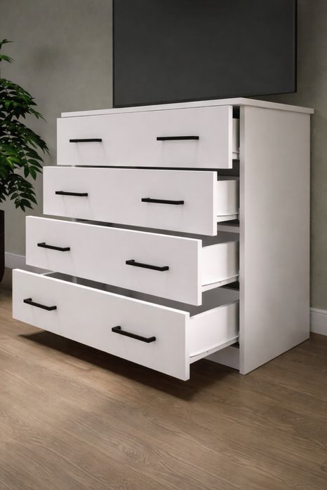 Продам белый комод с 4 ящиками