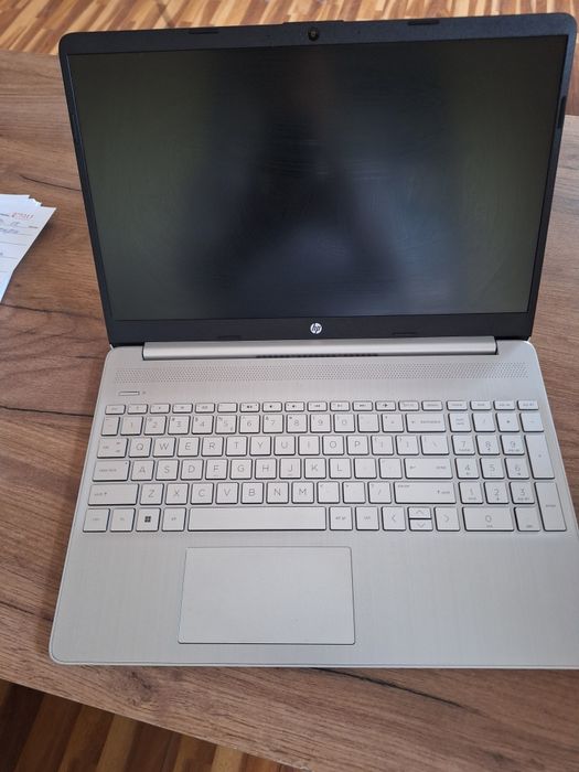 Komyuter sotiladi srochna HP Laptop 15s (12-Avlod Core i3 / 8GB RAM /