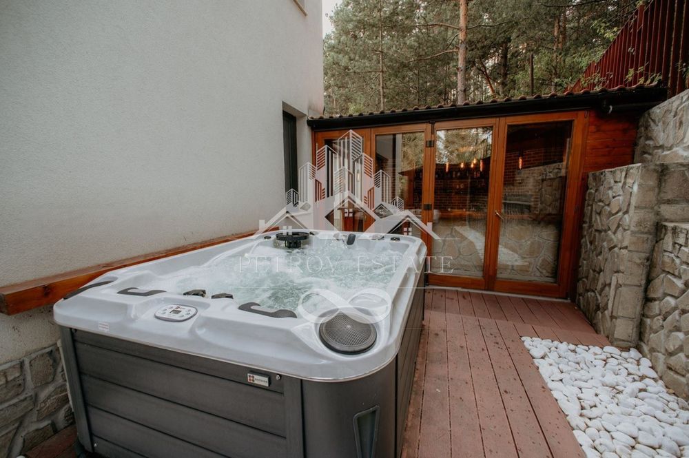 Продава се Тристаен апартамент в Велинград - 180 кв.м за 1084 €/кв.м - Снимка #12