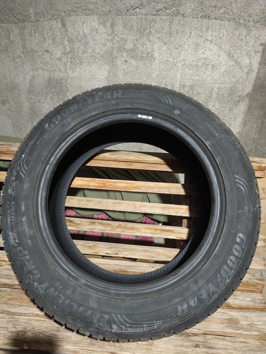 225/55/R17 Good Year Effecient Grip
