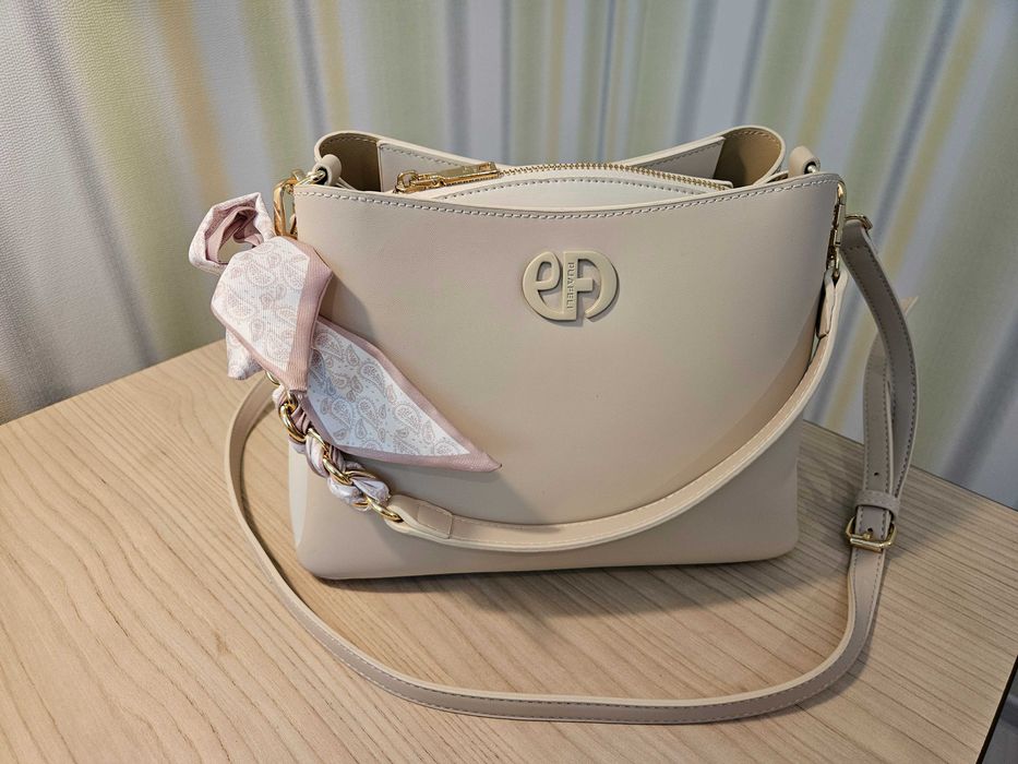 Нова дамска кожена чанта PUAFELI LY94 beige бежово кремаво еко кожа златна раница две дръжки презрамки луксозен модел