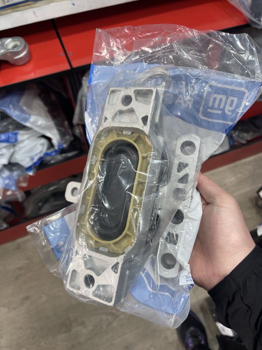 Malibu-1 Rh o’ng taraf Gm podushkasi