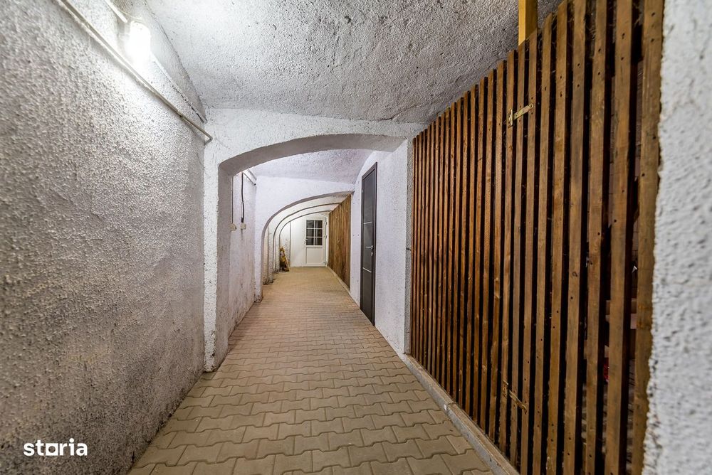 Apartament cu 4 camere si terasa si curte proprie, langa primarie