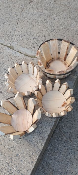 Дървени кашпи за саксии