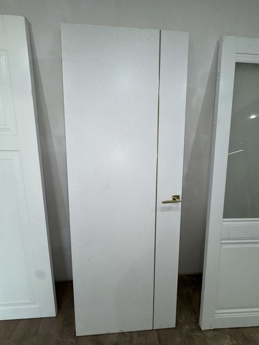 Продам межкомнатные белые двери