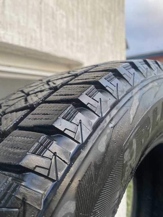 Bridgstone Blizzak 225/65/R17