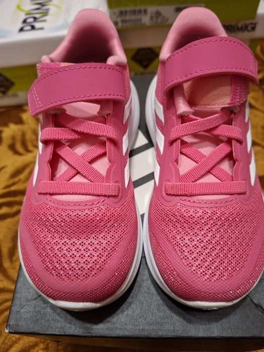 Маратонки Adidas, Skechers