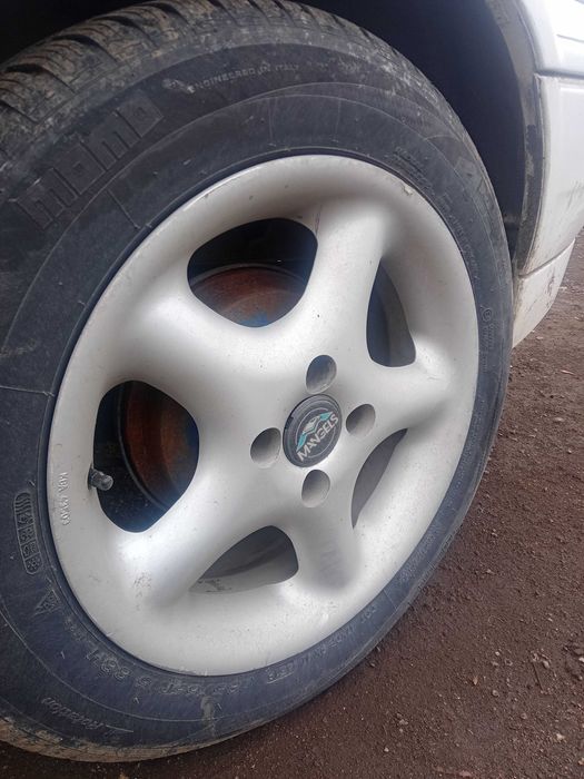 Гуми за лек автомобил