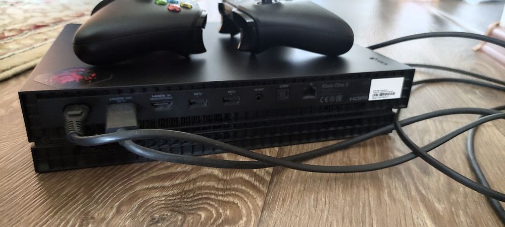 Продам Xbox one x 1tb