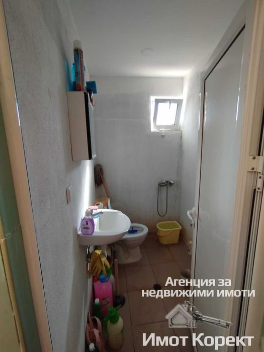 Имот Корект продава двуетажна къща в с.Тополово, обл. Пловдив