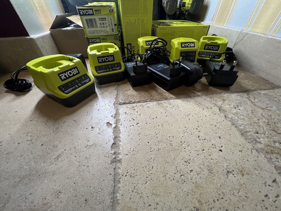 Ryobi 18V-Incarcator pentru acumulatori Ryobi ONE+ RC18120 Litiu-ion