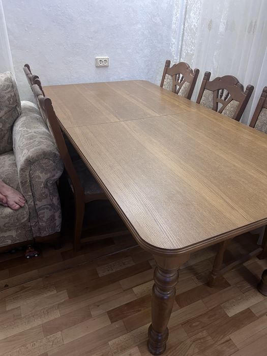 Продам деревянный стол