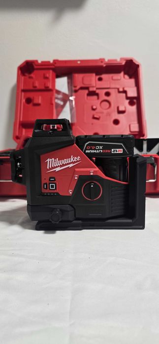 Nivela Laser Milwaukee 3PL-401c,  L4 CLL-301C