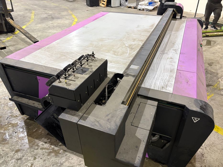 Широко форматна UV Печатна машнина