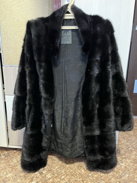 Продам шубу норковую ……………………………………….