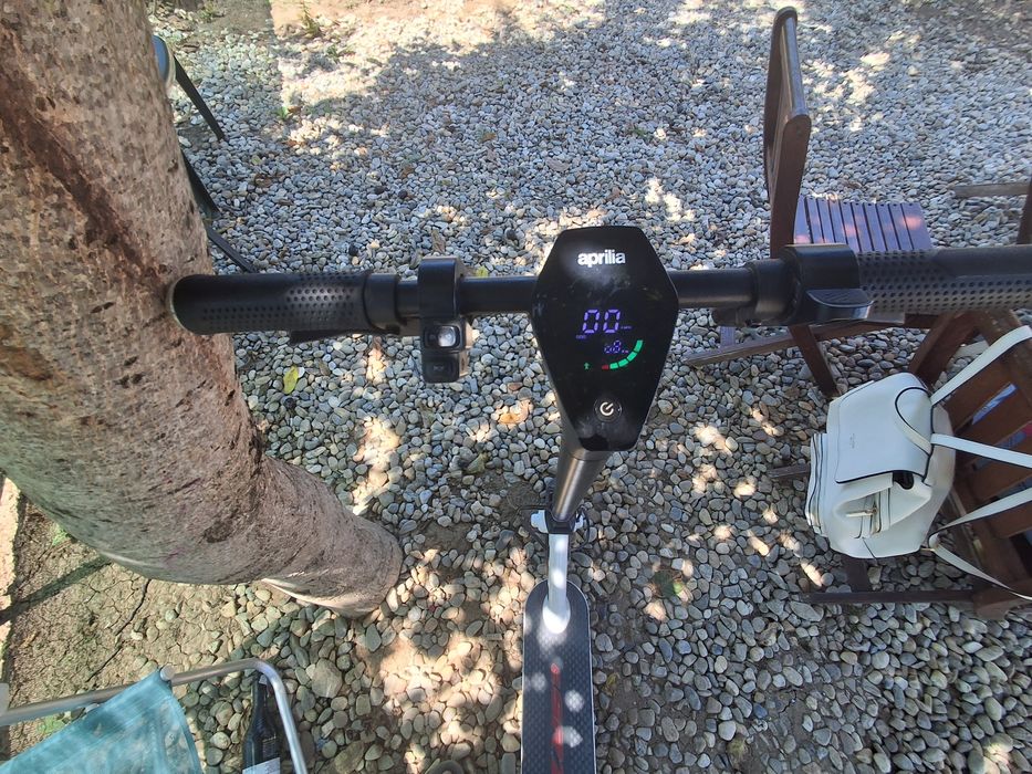 Vand trotineta electrica aprilia eSRZ