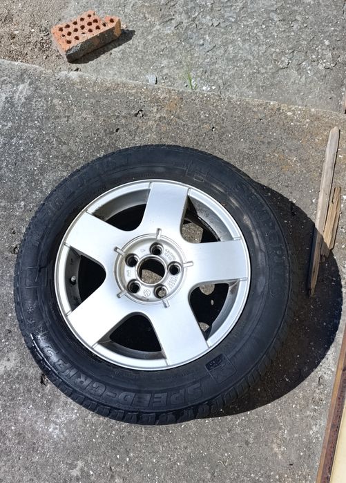 Четири джанти с гуми за" Голф 4" 195/65 R 15  Никакви кривини! Джантите са в много добро състояние! Карани са  на автомобил, който продадох!
