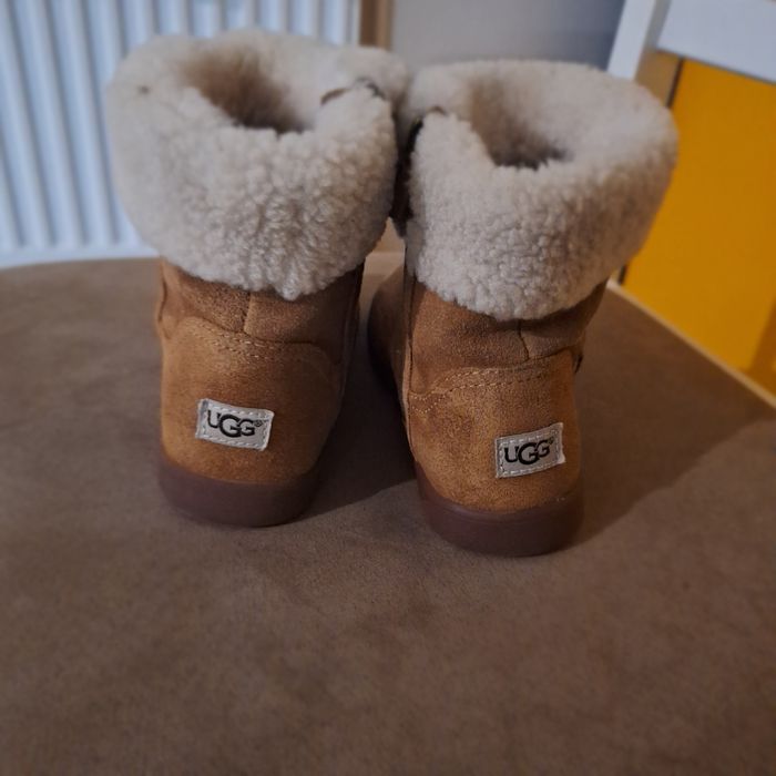 GHETE  UGG  28,5