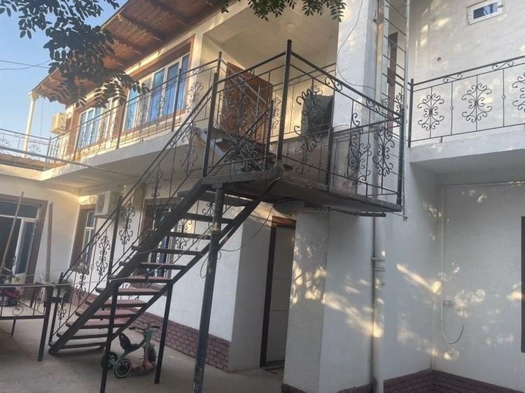 Ховли сотилади 2 етаж