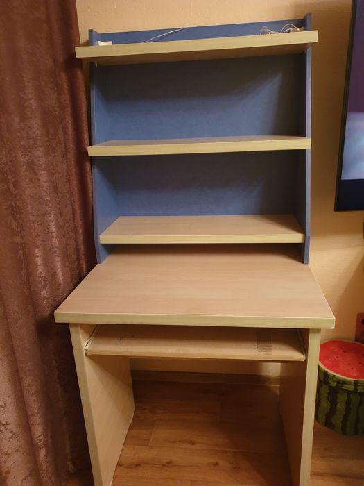 Продам стол для компьютера