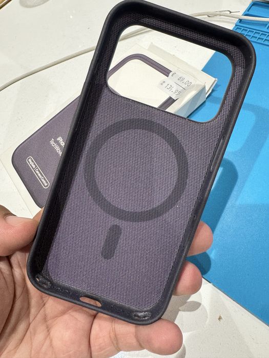 Оригинален Калъф на Apple за 17 Pro