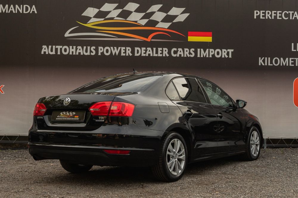 VW Jetta -2012-automat- navigatie-scaune incalzite-jante aliaj-senzori - credit auto / rate / cash