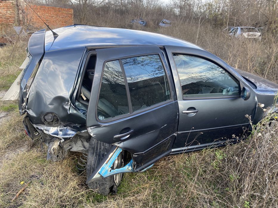 Golf 4 на части 1.6 105 коня само на бензин