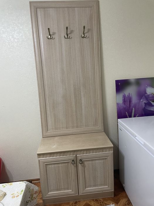 Вешалка с тумбой