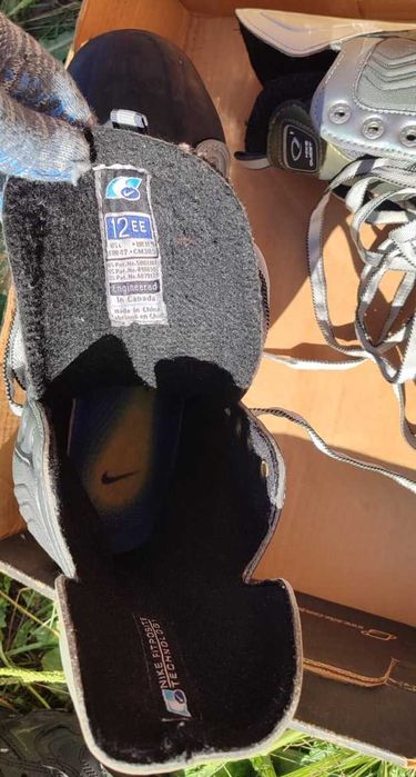 Продам коньки Nike 47