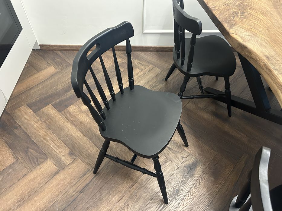 Дървени черни трапезни столове