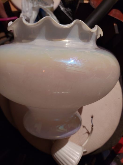 Продам люстру ,красивая ,светлая .