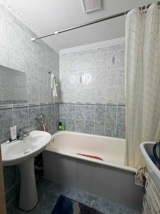 Продам 3-х ком. на Сатпаева 8
