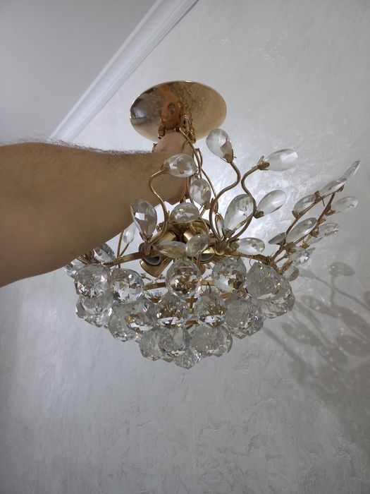 Люстра в хорошем состоянии